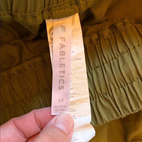 Fabletics Camden Cargo Shorts SZ Medium - Picture 4 of 5